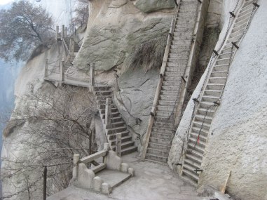 south-peak-cliffside-plank-path-hua-shan-china-12
